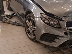 MERCEDES E 220 D PREMIUM